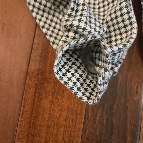 Kelly's Kids Black/white Houndstooth Kids One Piece Romper Apple Design - Picture 10 of 13